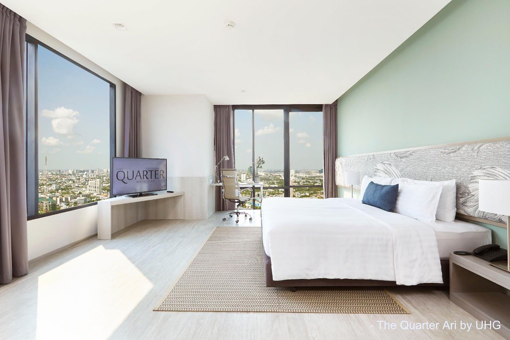 더 쿼터 아리 바이 UHG