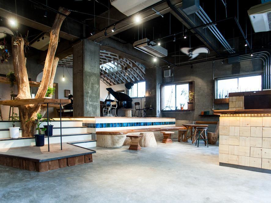 누이. 호스텔 & 바 라운지